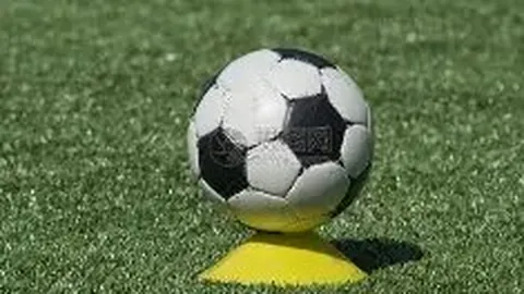 曼联新星阿马斯揭秘：努诺-门德斯或成足坛左翼翘楚，我正倾心效仿他的球场风采！